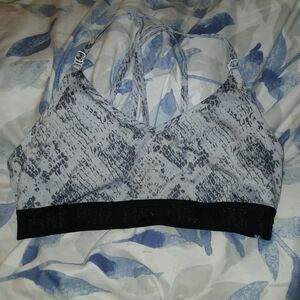 Stylish Gray Patterned Sports Bra